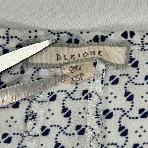 Pleione Nordstrom Short Sleeve Blouse Womens Size XSP White Blue Print - Picture 3 of 7